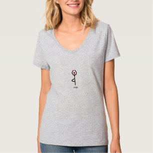 Strichmännchen von drei Yoga-Pose mit Yogatext. T-Shirt