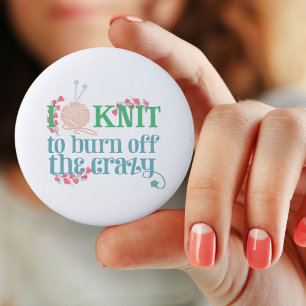 Strickhumor Ich stricke, um den Wahnsinn abzubau Button