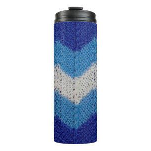 Strickstoff mit gestreiften Figuren blau-weiß Thermosbecher
