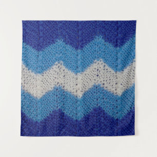 Strickstoff mit gestreiften Figuren blau-weiß Wandteppich