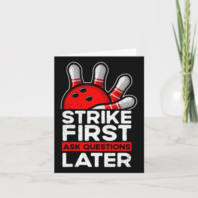 Strike - Bowler Bowling Ball Funny Bowling Karte (Vorderseite)