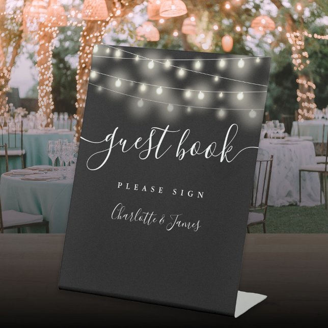 String-Lichter Schwarz und Weiß-Script-Gästebuch Sockelschild (String Lights Black And White Script Guest Book Pedestal Sign)