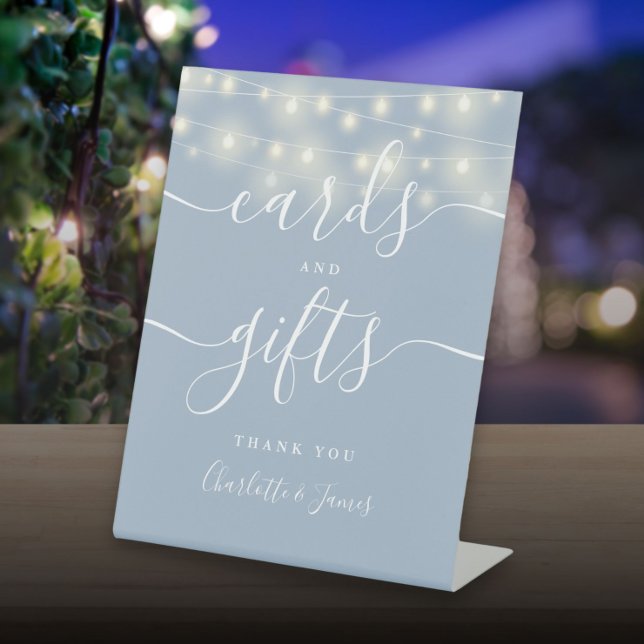 String Light Dusty Blue Script Cards und Geschenke Sockelschild (String Lights Dusty Blue Script Cards And Gifts Pedestal Sign)