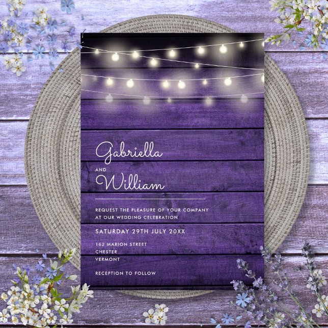String Lights Rustic Lila Wood Wedding Einladung (String Lights Rustic Purple Wood Wedding Invitation)