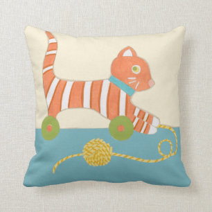 Striped Toy Cat mit Ball of String Kissen
