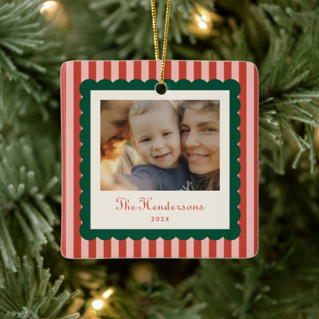 Stripes and Scallops Holiday Photo Keramikornament (Baum)
