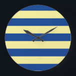 STRIPES einstellbares Blau Große Wanduhr<br><div class="desc">Farbige Streifen vor der Hintergrundfarbe, die ersetzt werden kann. Spielen Sie mit verschiedenen Hintergrundfarben, um ein persönliches Spiel zu erstellen!</div>