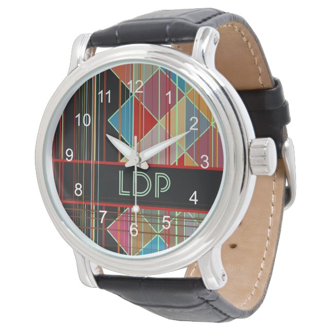 Stripte Dreiecksformen mit Initialen auf schwarz Armbanduhr (Schrägansicht)