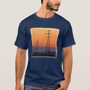 Strommasten bei Sonnenuntergang T-Shirt