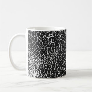 Struktur-Overlay von Krokodil oder Schlangenhaut m Kaffeetasse
