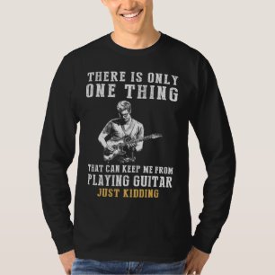 Strumming Strings and Comic Riffs - Gitarre mit ei T-Shirt