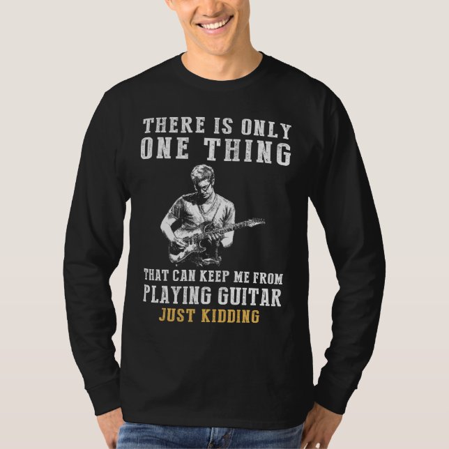 Strumming Strings and Comic Riffs - Gitarre mit ei T-Shirt (Vorderseite)