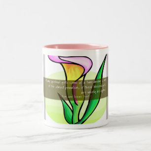 Stuart fasst Tasse ab