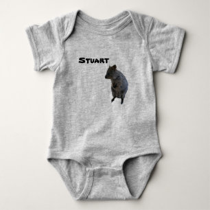 Stuart Name mit australischem Quokka, Babys Bodysu Baby Strampler
