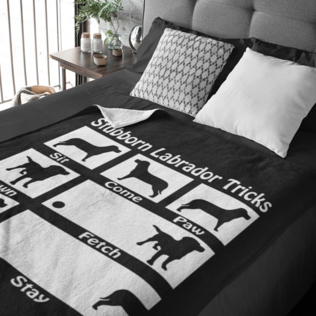Stubborn Labrador Retriever Dog Tricks Spaß Fleecedecke (Von Creator hochgeladen)