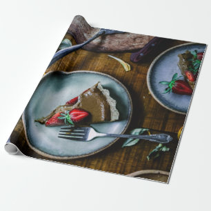 STÜCK KUCHEN AUF RUNDEM GRAUEM KERAMIKTELLER SERVI GESCHENKPAPIER