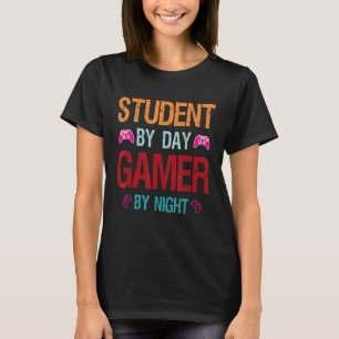 Student by Day Gamer by Night Meme for Gamers Rett T-Shirt
