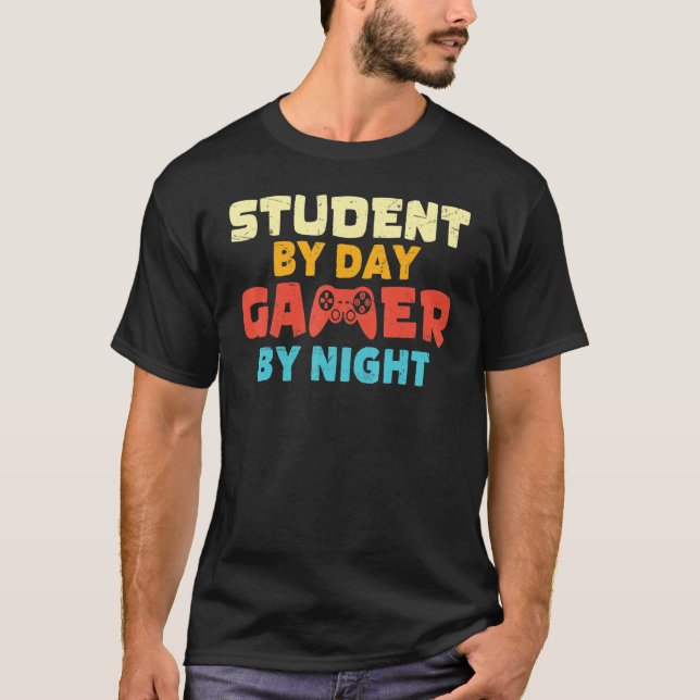 Student By Day Gamer By Night Meme For Gamers T-Shirt (Vorderseite)