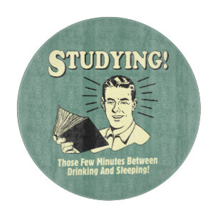 Studium: Trinken und Schlafen Schneidebrett