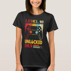 Stufe 18 Entsperrte Stufe 19 Laden 18. Geburtstag T-Shirt