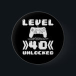Stufe 40 Unverschlossener 40. Geburtstag 40 Jahre  Button<br><div class="desc">Stufe 40 Unverschlossener 40. Geburtstag 40 Jahre alter Gamer</div>