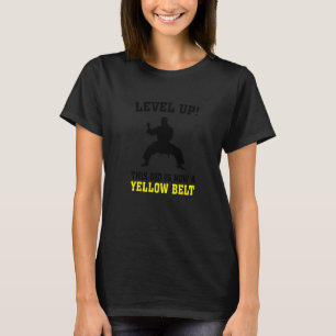 Stufe Auf Dieses Kind Ist Jetzt Ein Gelbgurt Karat T-Shirt