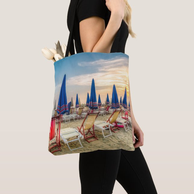 Stühle und Umbrellas Tote Bag (Von Nahem)
