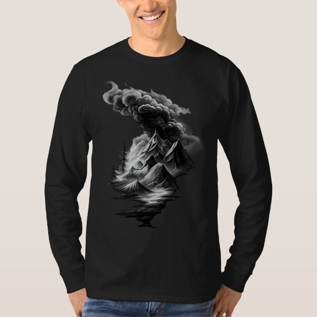 Stunning Mountain and Cloud in Black and White T-Shirt (Vorderseite)