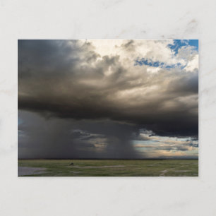 Sturm, der über den nahen Berghängen ausbricht Postkarte