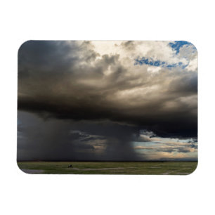 Sturm, der über die nahegelegenen Berghänge fäl Magnet