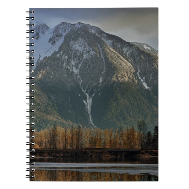 Sturm überwinden Berge bei Sonnenuntergang 2 Notizblock (Vorderseite)