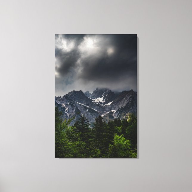 Sturmfluten über Bergen und Wäldern Leinwanddruck (Vorderseite)