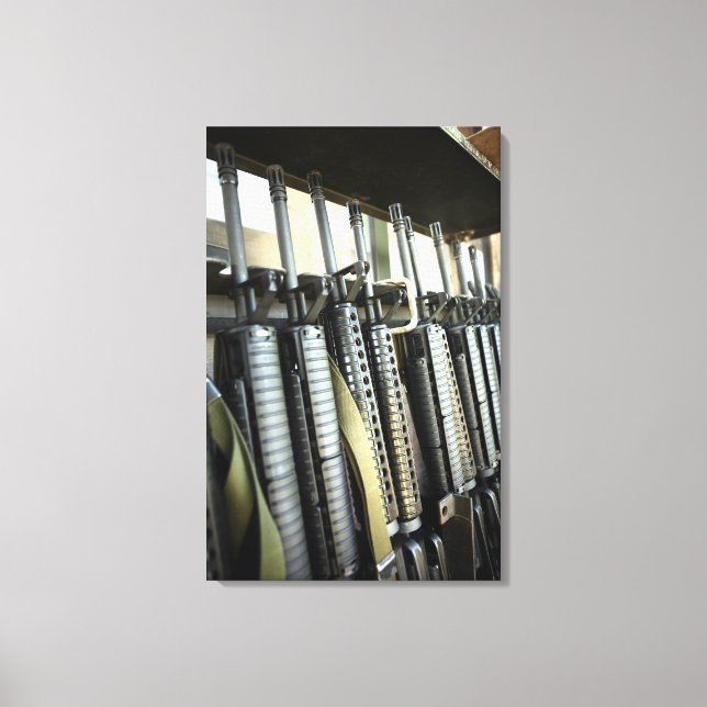 Sturmgewehre stehen bereit leinwanddruck (Vorderseite)