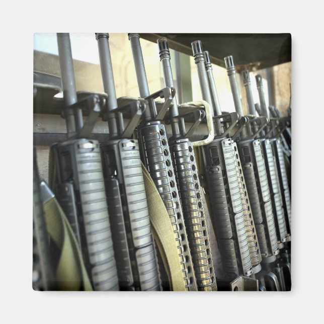 Sturmgewehre stehen bereit magnet (Vorne)