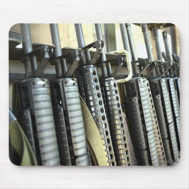 Sturmgewehre stehen bereit mousepad (Vorne)