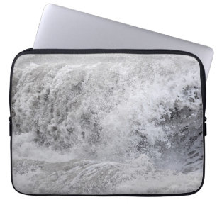 Stürmische Brandung Laptopschutzhülle
