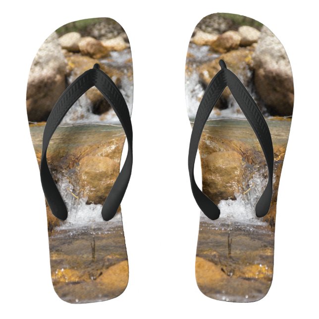 Stürmischer Bach im Frühling Flip Flops (Fußbett)