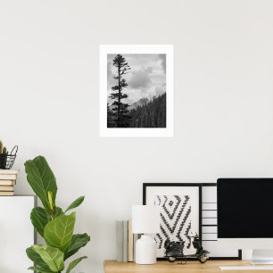 Stürmischer Berg Schwarz-Weiß-Foto Poster
