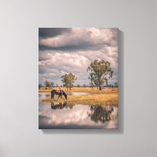 Stürmischer Himmel Pferd Teich Reflexionskunst Leinwanddruck