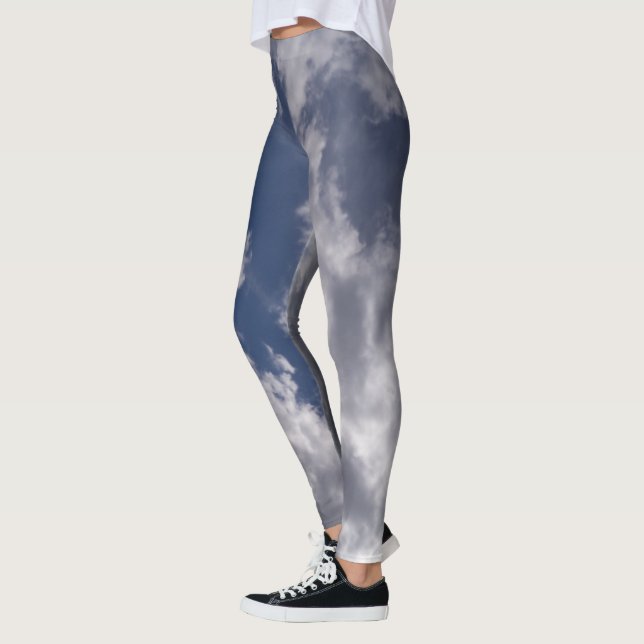 Sturmwolken bilden sich auf einzigartigen Leggings (Links)