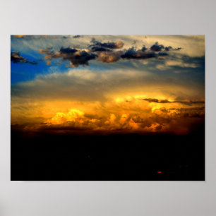 Sturmwolken, die über das Gebirgsposter rollen Poster