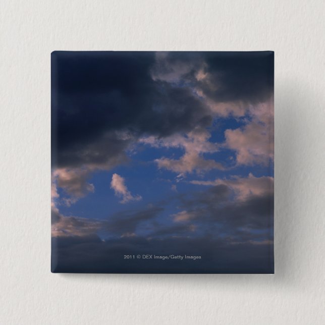 Sturmwolken gegen blauen Himmel Button (Vorderseite)
