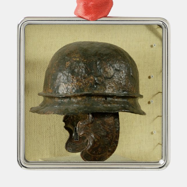 Sturzhelm mit Backe schützt, von Alesia, Tene III Ornament Aus Metall (Vorne)