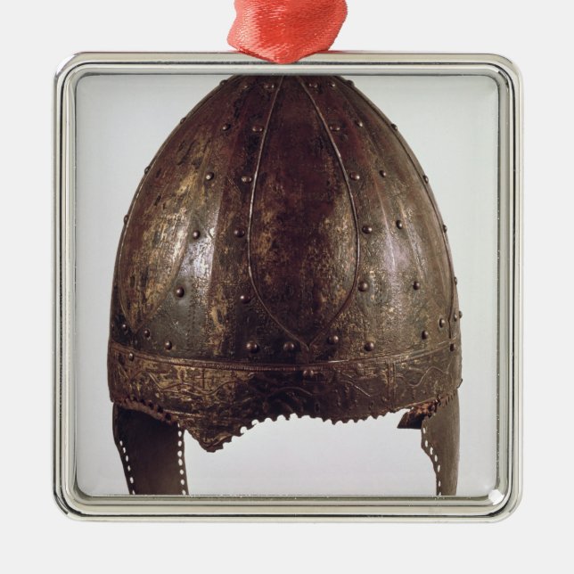 Sturzhelm, von Vezeronce Silbernes Ornament (Vorne)
