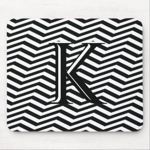 Stylische Schwarz-weiße Zickzack Stripe Monogram C Mousepad