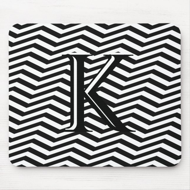 Stylische Schwarz-weiße Zickzack Stripe Monogram C Mousepad (Vorne)