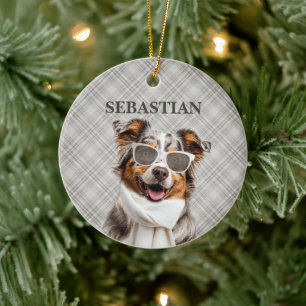 Stylischer Australian Shepherd Hund und kariertes  Keramik Ornament