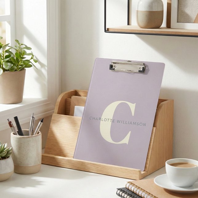 Stylischer Mit Monogramm Name Beruflich Dusty Lila Klemmbrett (Von Creator hochgeladen)