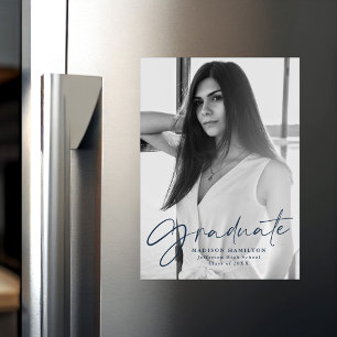 Stylischer Navy Script Foto Abschluss Magneteinladung