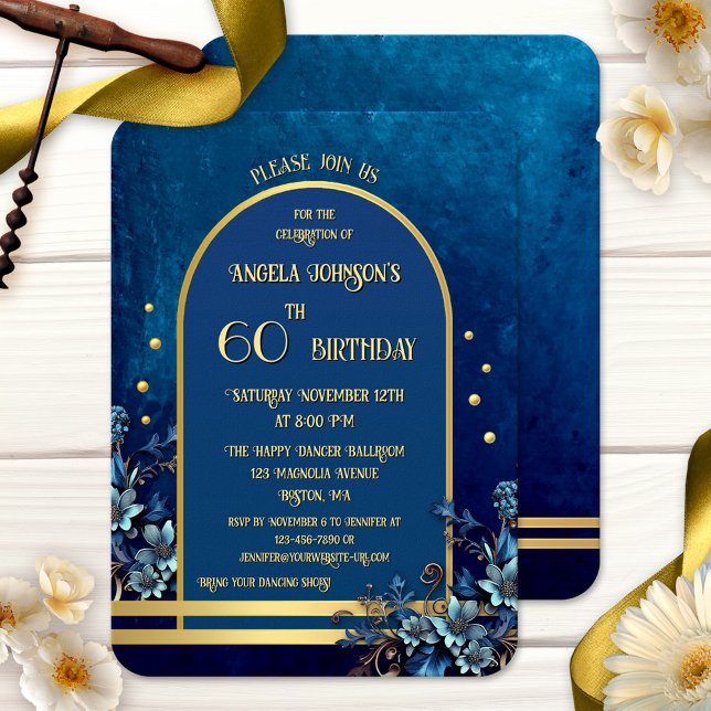 Stylish Classic Blue Gold Floral Birthday Einladung (Adult birthday party invitation featuring a classic blue design with flowers and golden accents)